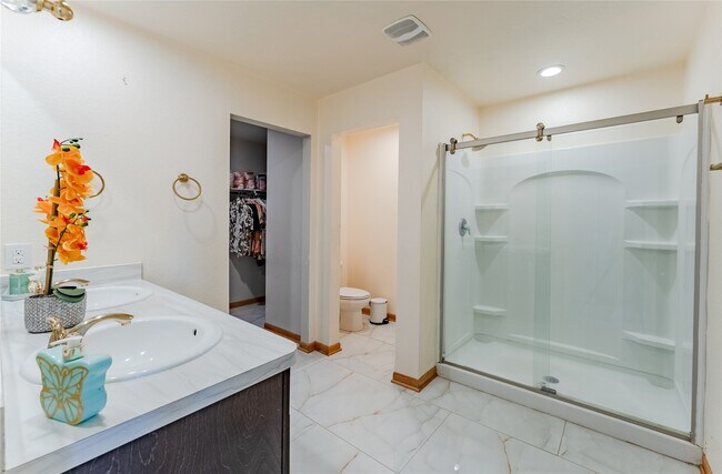 Building Photo - 5431 Tindarey Bluff Trail