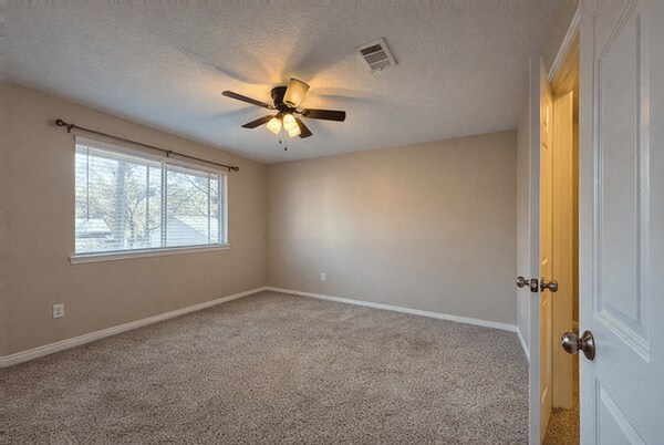 Building Photo - 25538 Sugar Valley Ln