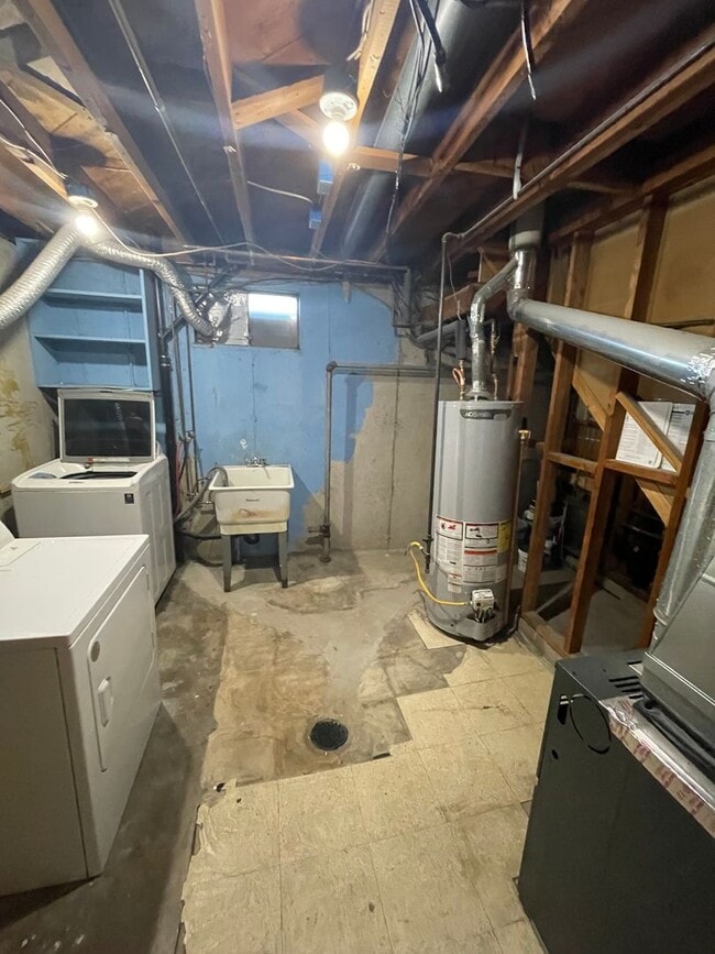 Building Photo - 4 Bed 2 Bath Ranch style Home Available Oc...