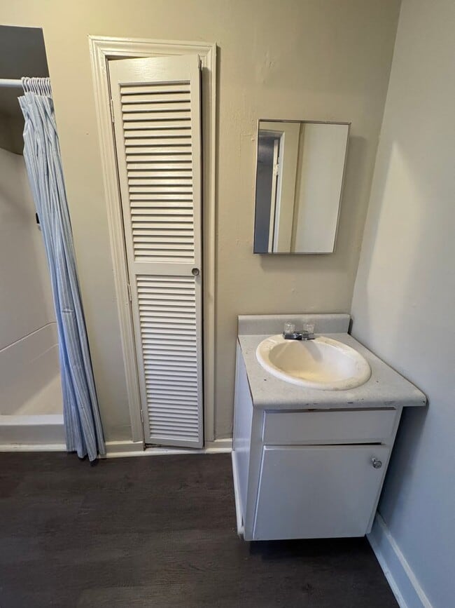 Building Photo - Large 4/2.5 House in S Rome $1,350