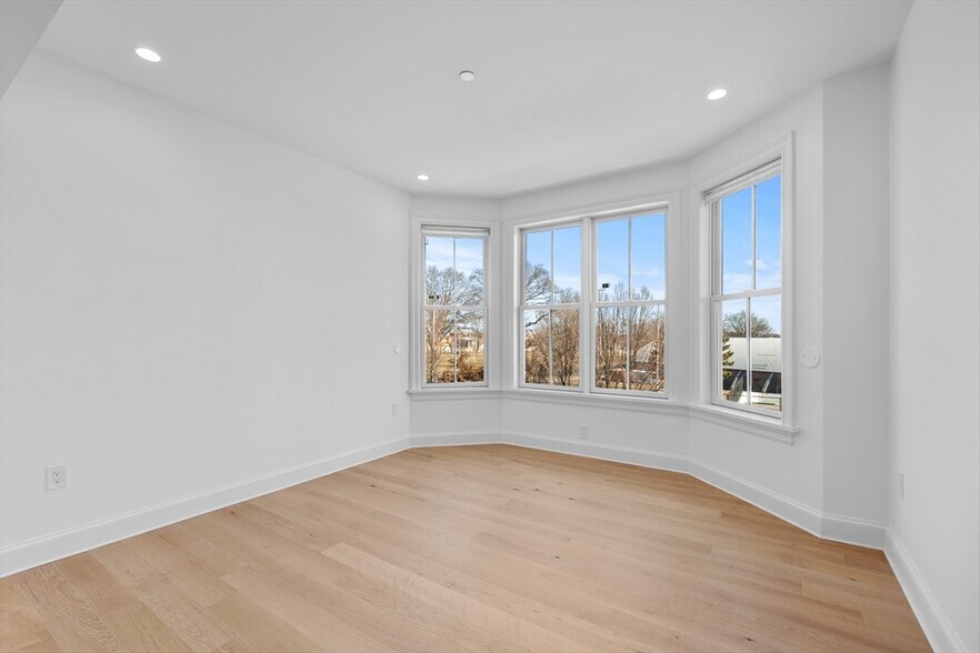 Building Photo - 37 Farragut Rd