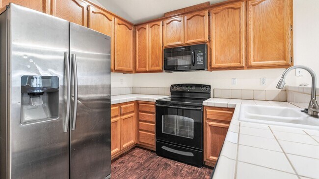 Building Photo - 5710 Fox Creek Dr