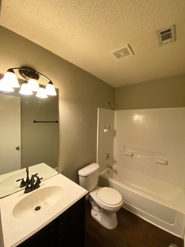 Building Photo - 1510 Shady Shores Dr