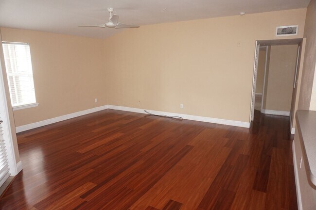 Building Photo - Residences at Sabal Point Spacious 2/2