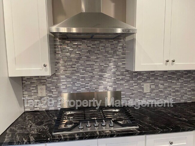 Building Photo - 3211 Maricopa Dr