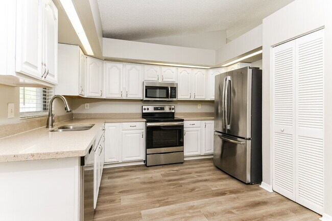 Building Photo - 610 N Delmonte Ct