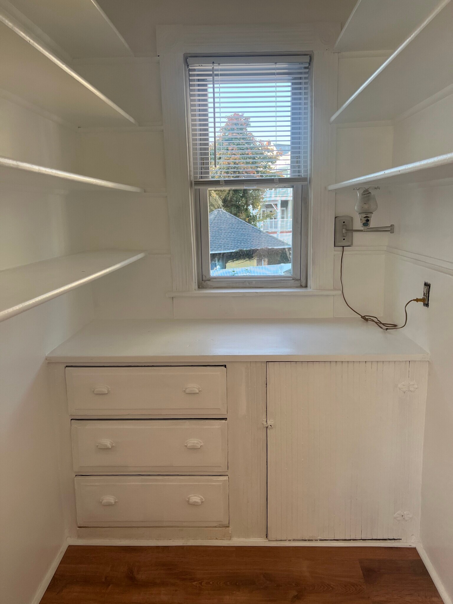 Building Photo - 216 Elm St