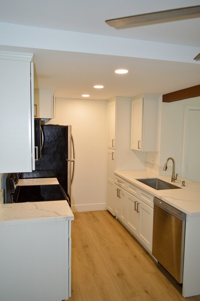 Building Photo - 3535 Banbury Dr