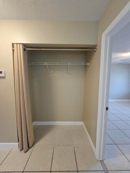 Building Photo - 4876 Orleans Ct