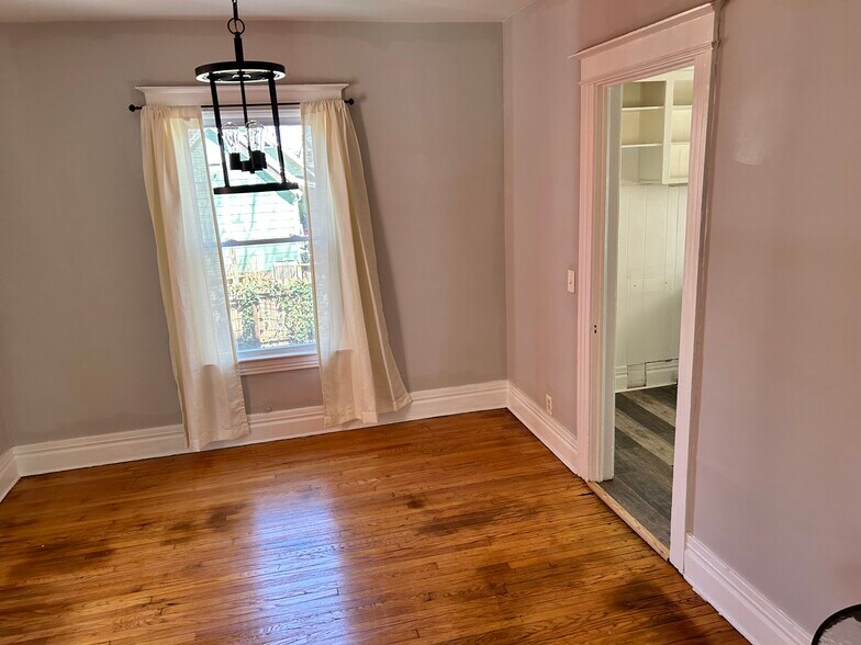 Building Photo - 16 Goebel Place