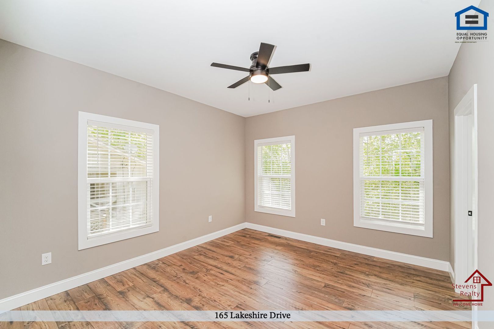 Building Photo - 165 Lakeshire Dr
