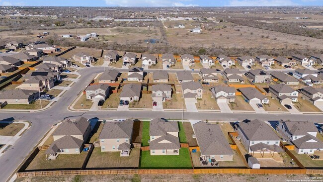 Building Photo - 511 Diamond Shls