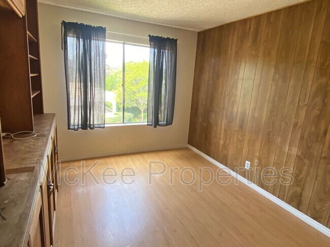 Building Photo - 6620 Reservoir Ln