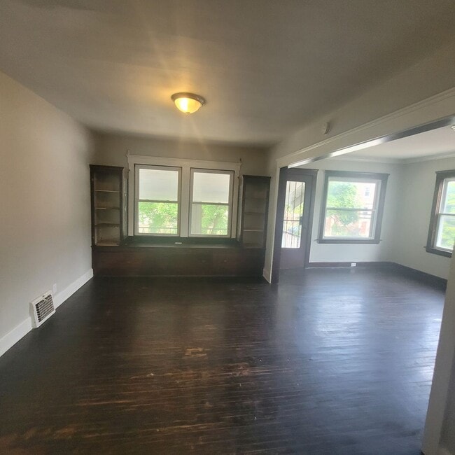 Building Photo - 3219 W 114th St