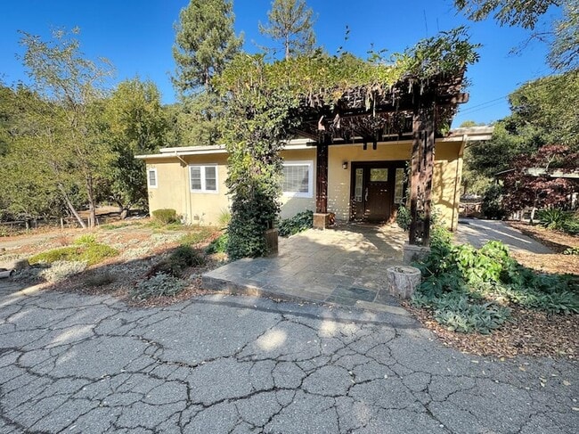 Building Photo - 225 Lindenbrook Rd