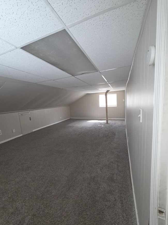 Building Photo - Cute 3 Bedroom Bungalow