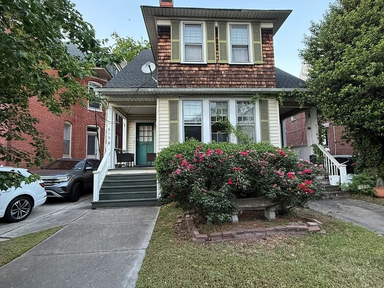 View of front of house, on left is unit B - 816 Westover Ave