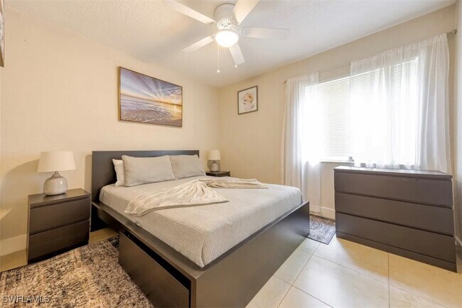 Building Photo - 4605 Bayshore Dr