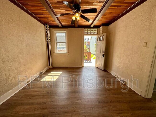 Building Photo - 817 N Sheridan Ave