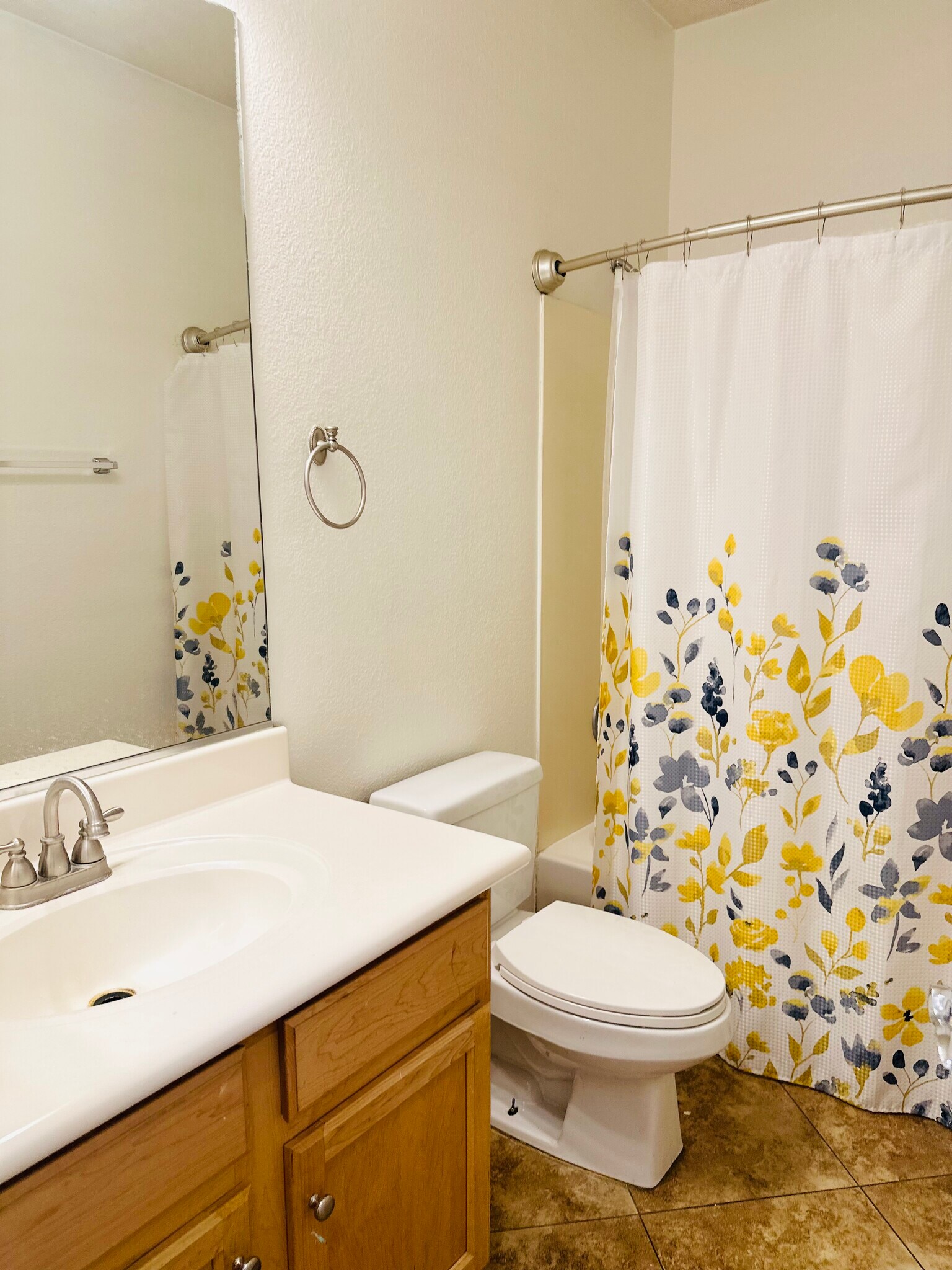 Full bathroom with a tub-and-shower combination. - 1177 W Laredo Ave