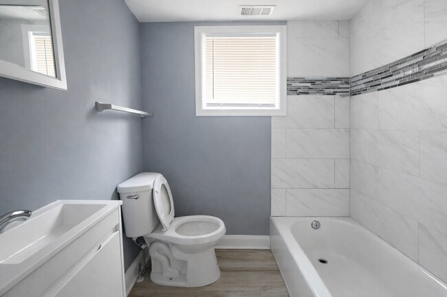 Building Photo - Two-Bedroom Rowhome with Modern Kitchen in Baltimore