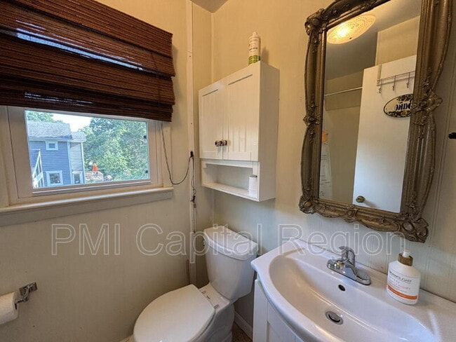 Building Photo - 8710 Maywood Ave