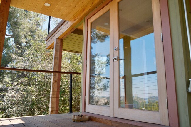 Building Photo - Stunning 2 bed/ 2 Bath Mid Century Modern Mount Washington Home with Panoramic Views, Floor to Ce...