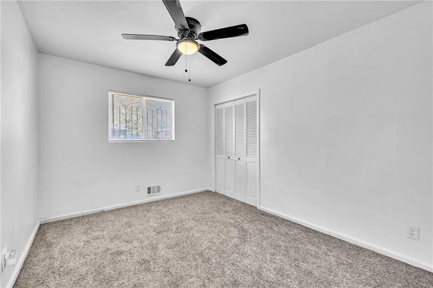 Building Photo - 2356 County Line Rd SW