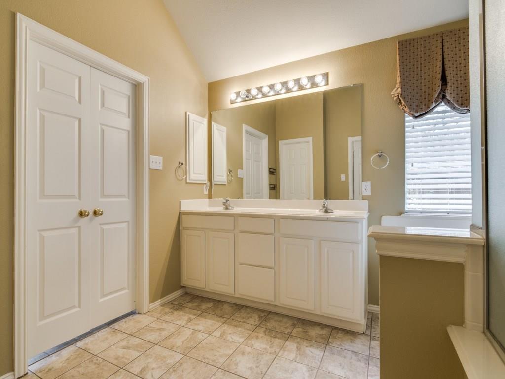 Master bath - 11509 Crystal Falls Drive