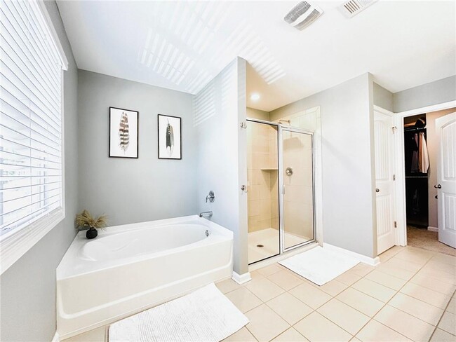 Building Photo - 140 Woodhouse Cir