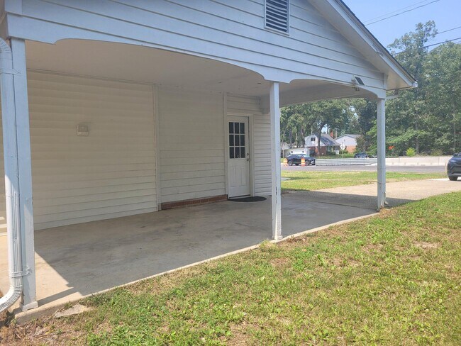 Building Photo - 6818 Rolling Rd