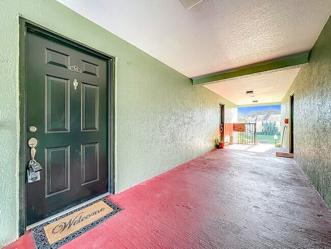 Building Photo - 2065 Dixie Belle Dr
