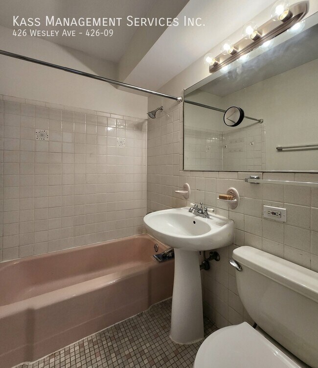 Building Photo - 426 Wesley Ave