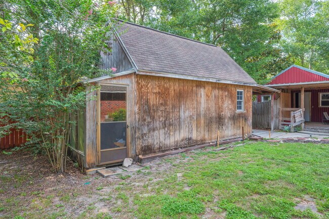 Building Photo - 3101 Lynn Dr