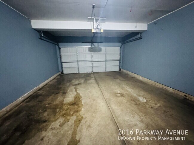 Building Photo - 2016 Parkway Ave