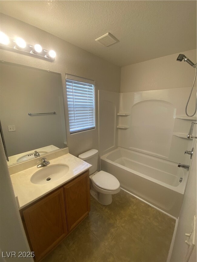 Building Photo - 578 Shewsbury Ave