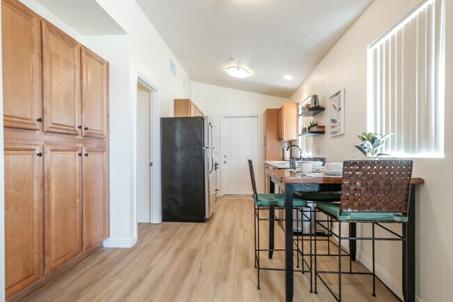 Building Photo - 61809 Valley View Cir