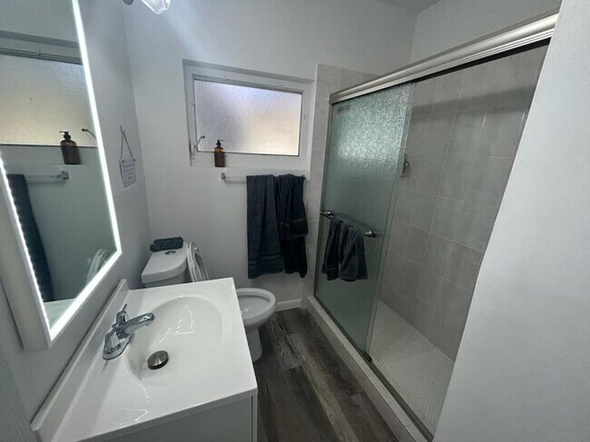 Building Photo - 2635 SW 24th Ave