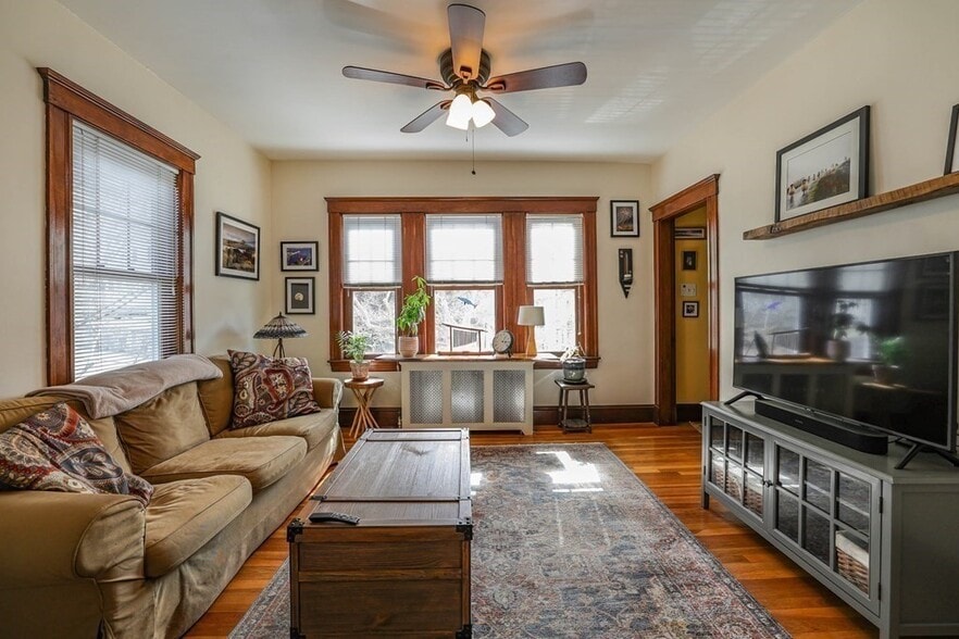 Building Photo - 158 Durnell Ave