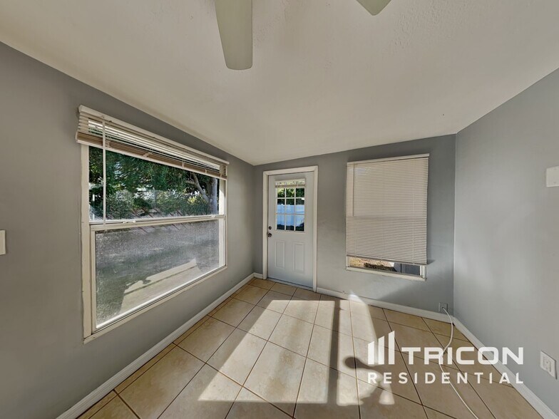 Building Photo - 2529 Brentwood Dr