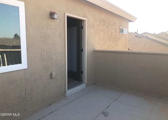 Building Photo - 600 Carol Ann Pl