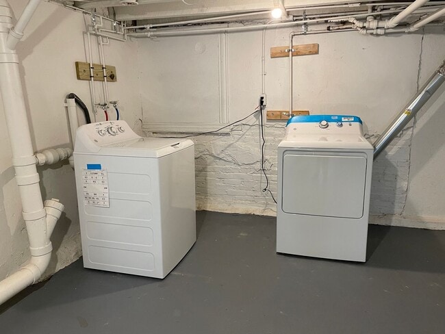 Building Photo - 719 N Milton Ave