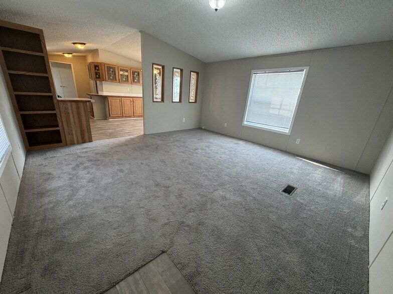Building Photo - 38010 St Tropez Dr