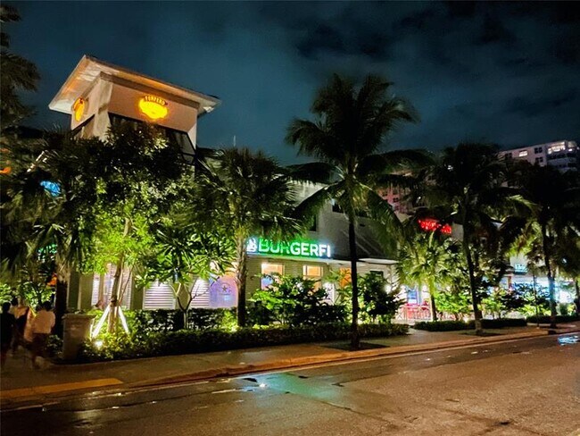 Building Photo - 400 N Riverside Dr