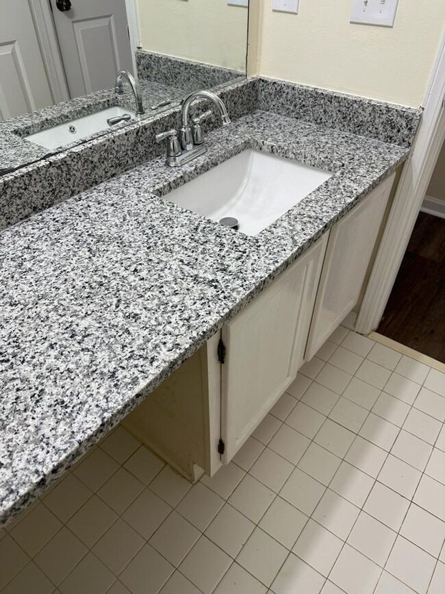 Building Photo - 616 Barrington Hills Dr