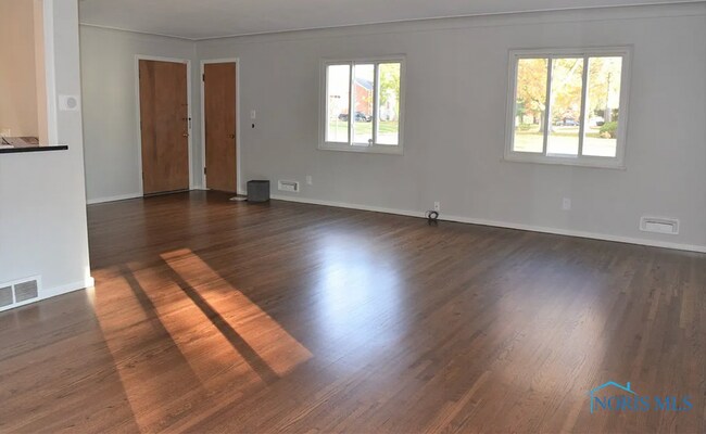 Building Photo - 4033 Hillandale Rd