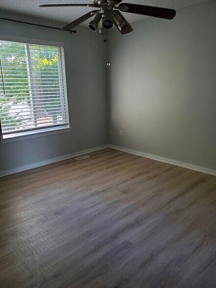 Building Photo - 44900 Bayview Dr