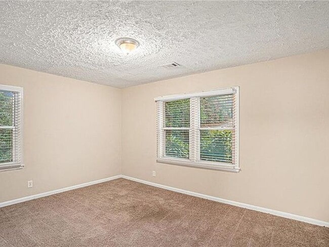 Building Photo - Beautiful 3-Bedroom Home with Spacious Backyard in Decatur