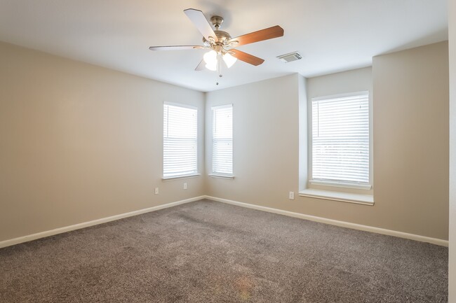 Building Photo - 411 Remington Creek Dr