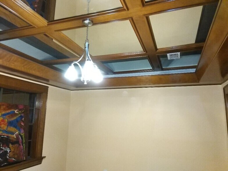 Mirror Ceiling - 601 N 16th St